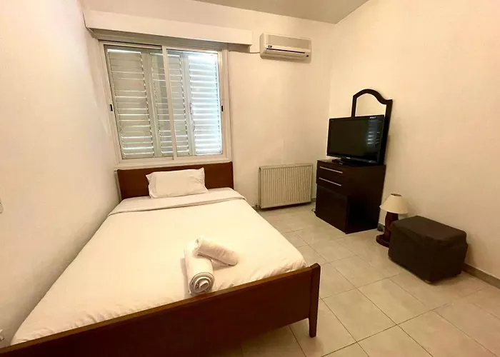 Comfort In - Aglantzia Rik * 尼科西亚